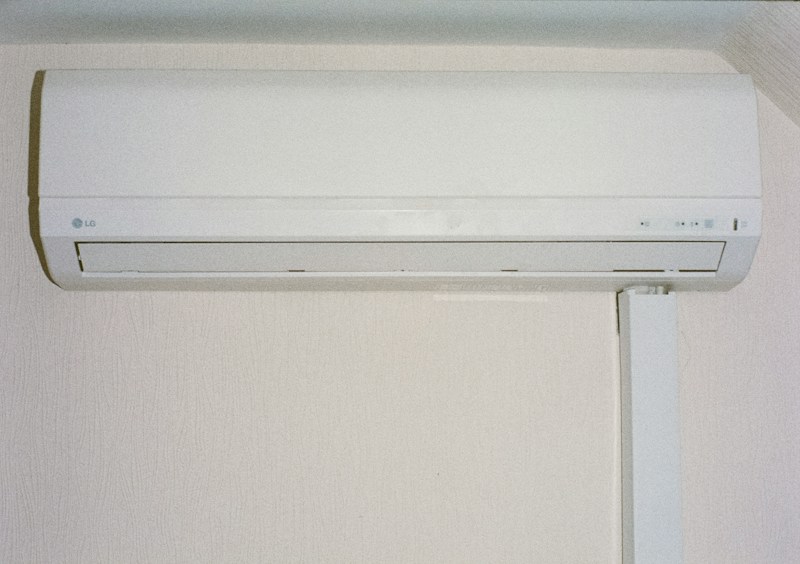 Wall-mounted split air conditioner repair and service